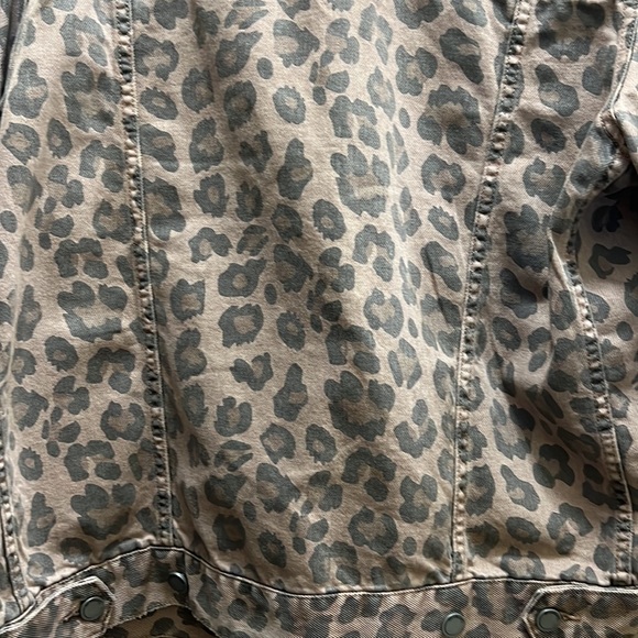 Blanknyx Animal Print Denim Jacket Size Large - Picture 9 of 12